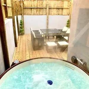 Holiday home Victory Luxury Hot Tub House, Blackpool