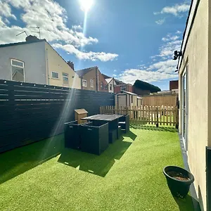 Apartment Sienna Family By Service, Blackpool